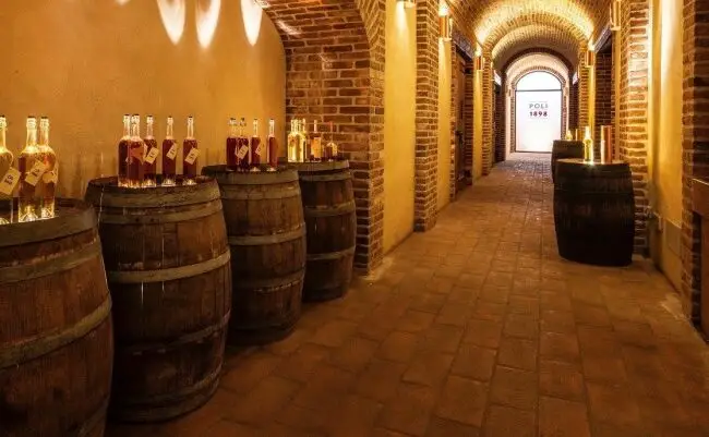 Best liquor stores Venice wine beer bars near you